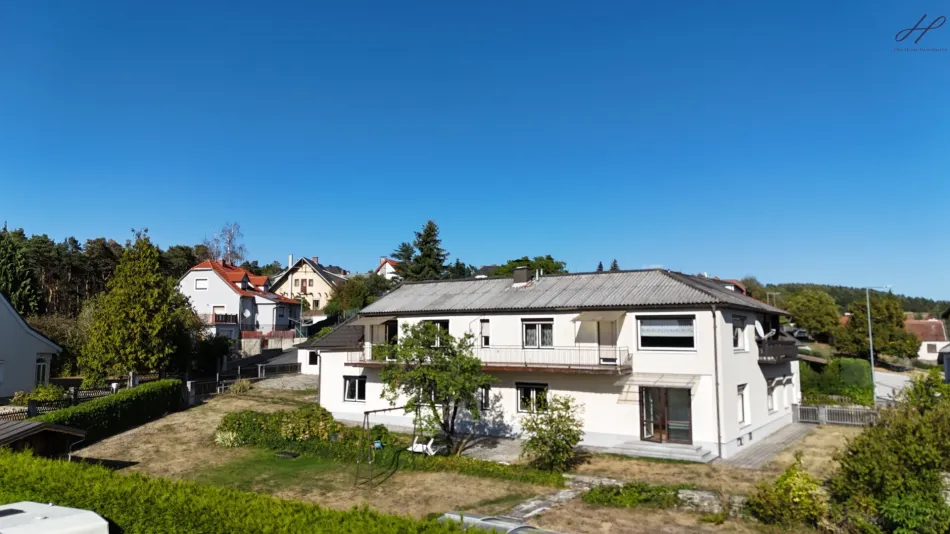 Anlegerobjekt mit Potenzial: 5 Wohneinheiten | ca. 500 m² Nutzfläche | Garten, Pool & 3 Garagen - Titelbild