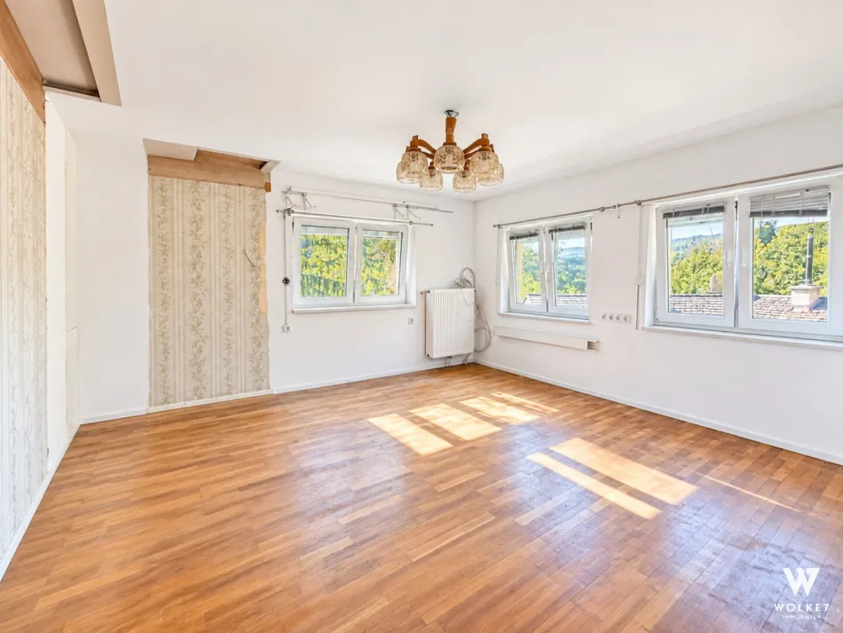Einfamilienhaus auf ca. 1.535 m² Eigengrund mit großem Sanierungspotenzial - Bild