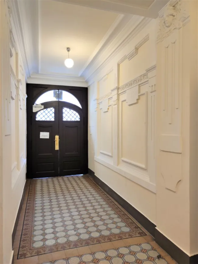 Nähe Mariahiferstrasse I Wunderschönes Zinshaus in bester Lage mit Rohdachboden -- Perfekt auch für Eigennutzer - Bild
