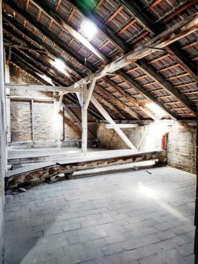 Nähe Mariahiferstrasse I Rohdachboden und wunderschönes Zinshaus mit 8 Wohnungen in bester Lage -- Perfekt auch für Eigennutzer - Bild