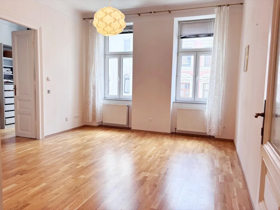Mitten im Supergrätzl: 2 Zimmer, hohe Räume & klassischer Altbaucharme kombiniert mit modernem Komfort - Titelbild