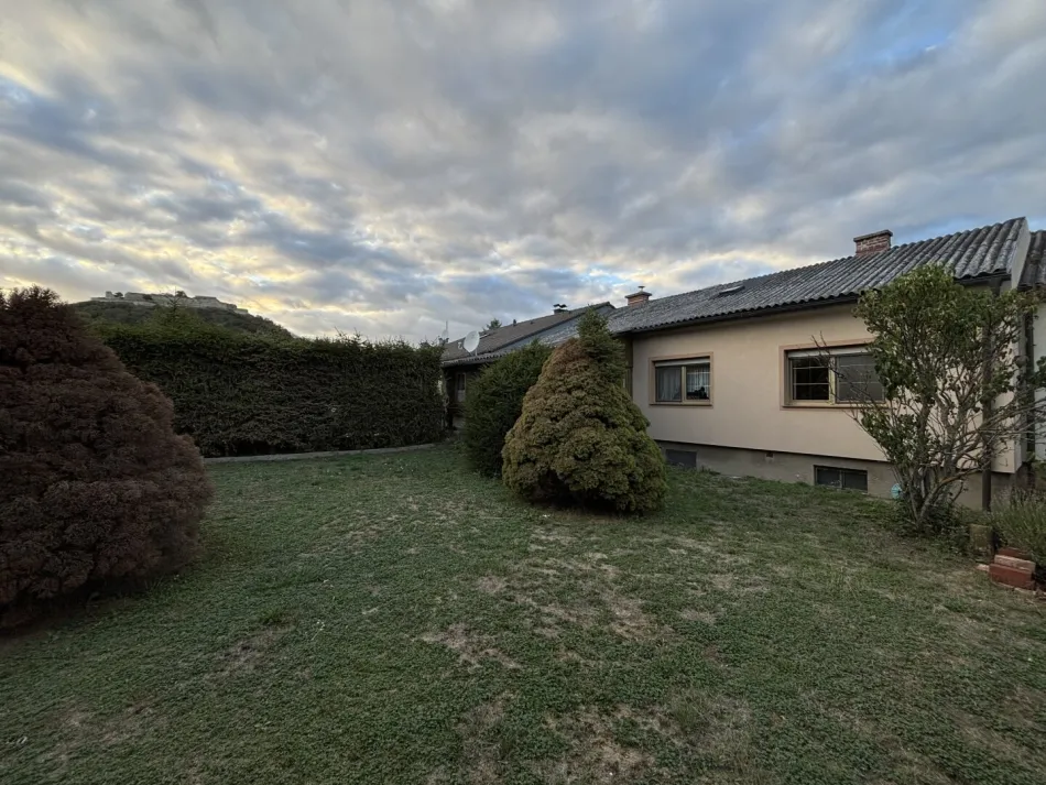 Wohnen mit Schlossbergblick – Einfamilienhaus mit Garten und viel Gestaltungsmöglichkeiten in Hainburg - Bild