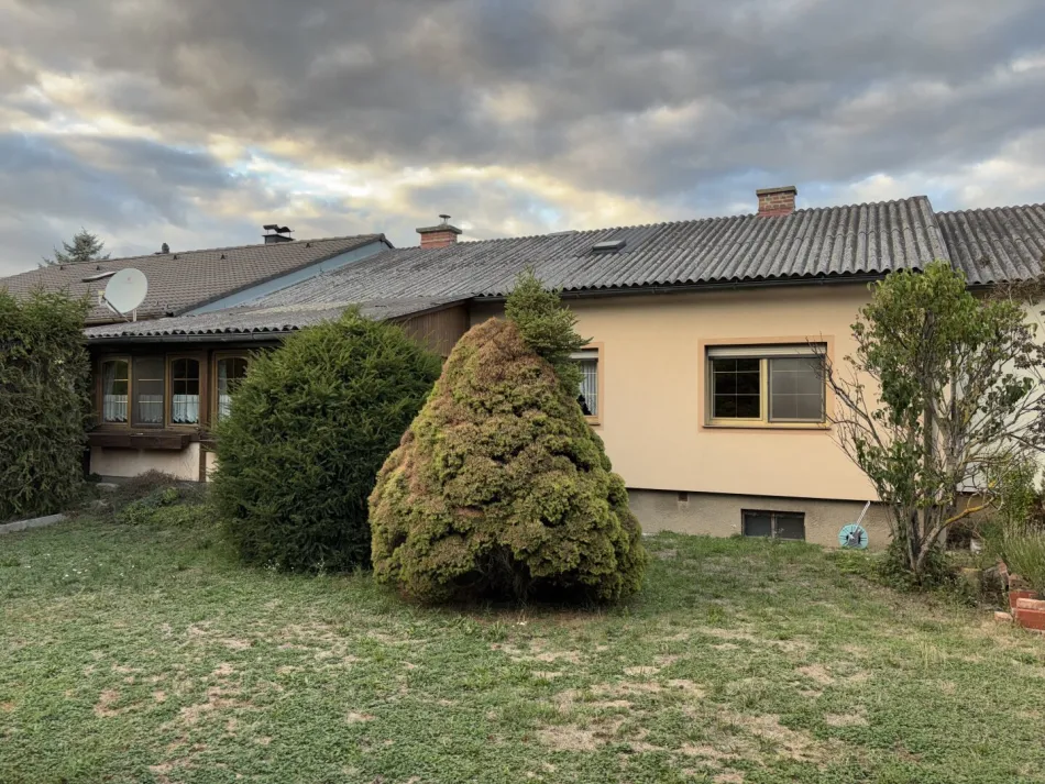 Wohnen mit Schlossbergblick – Einfamilienhaus mit Garten und viel Gestaltungsmöglichkeiten in Hainburg - Titelbild