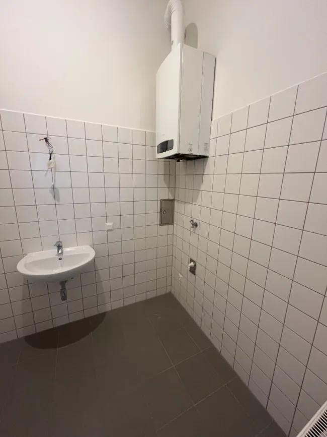 Hofseitige, ruhige 2 Zimmer-Wohnung in saniertem Haus - Bild