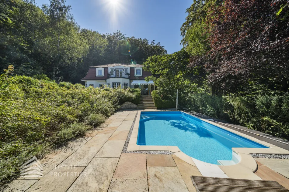 Wunderschöne Villa mit Pool und weitläufigem Grundstück, Nähe Pressbaum - Titelbild