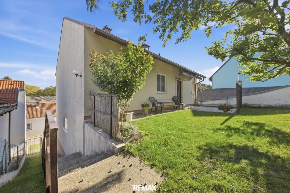 Großes Familienpotenzial in Niederfellabrunn: Gepflegtes Massivhaus mit Traum-Aussicht! - Bild