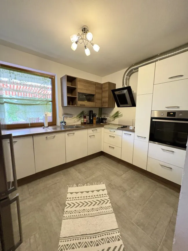 Gepflegte 4-Zi-Gartenwohnung in Telfs, ca.110m², Terrasse, Garage inklusive, Top Lage um 388.000 € - Bild