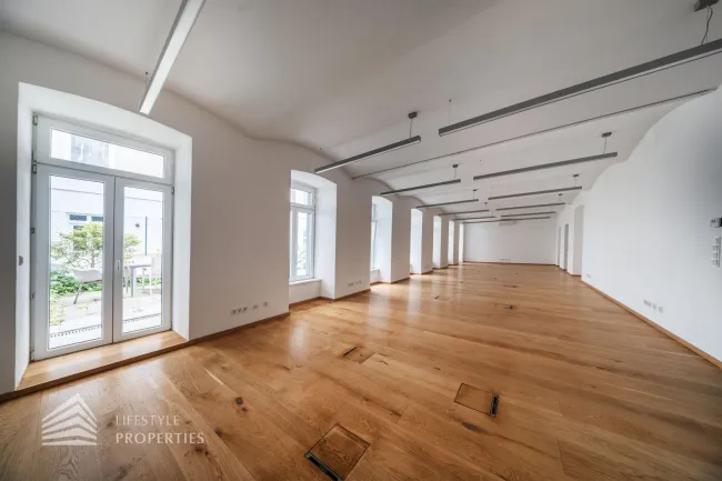 Business trifft Lifestyle – Inspirierende Arbeitswelt für Ihr Konzept mit großzügigem Outdoor-Bereich - Bild