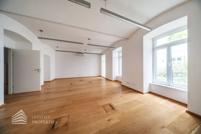 Business trifft Lifestyle – Inspirierende Arbeitswelt für Ihr Konzept mit großzügigem Outdoor-Bereich - Bild