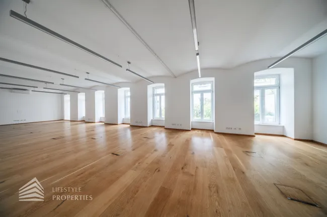 Business trifft Lifestyle – Inspirierende Arbeitswelt für Ihr Konzept mit großzügigem Outdoor-Bereich - Titelbild
