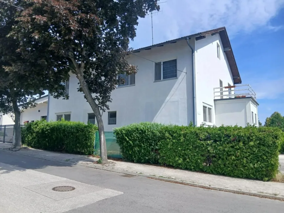 Preis gesenkt!! Einfamilienhaus mit viel Wohnraum und Seeblick - Titelbild
