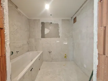 Wannenbad mit Toilette