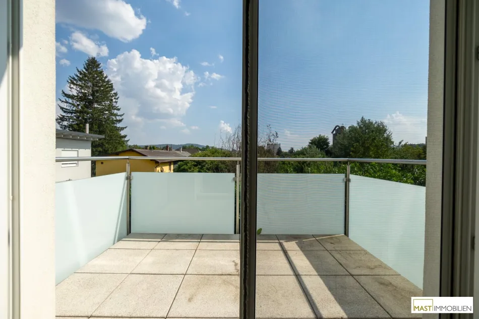 2 Zimmer Wohnung mit Balkon in Korneuburg - Garagenstellplatz optional verfügbar in der hauseigenen Garage - Bild