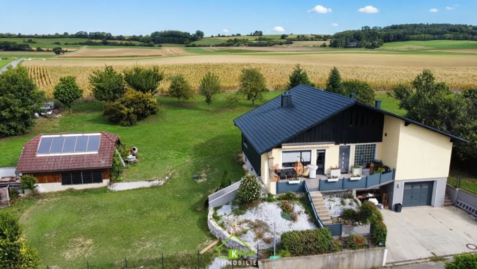 Wohnen im Grünen: Einfamilienhaus mit großem Grundstück und vielen Möglichkeiten - Titelbild