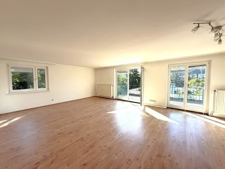 Wohnzimmer mit Sonnenterrasse