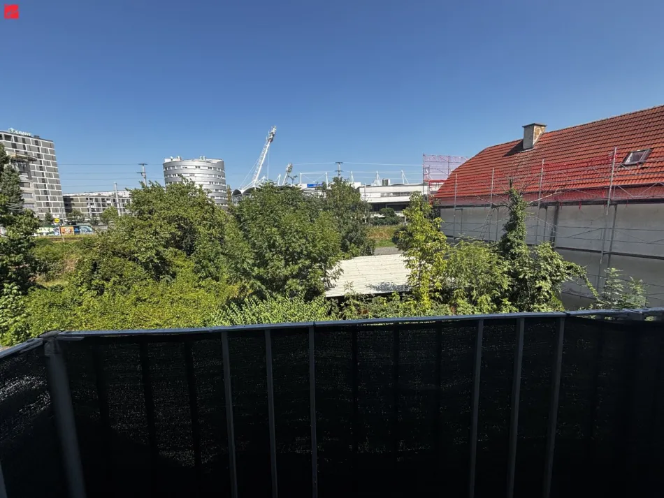Helles Altbau-Juwel mit Charakter: 2 Zimmer mit Balkon! - Bild