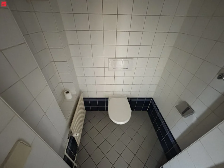 Helles Altbau-Juwel mit Charakter: 2 Zimmer mit Balkon! - Bild