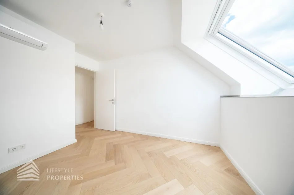 Erstbezug! Elegante 3-Zimmer Dachgeschosswohnung mit Balkon - Titelbild