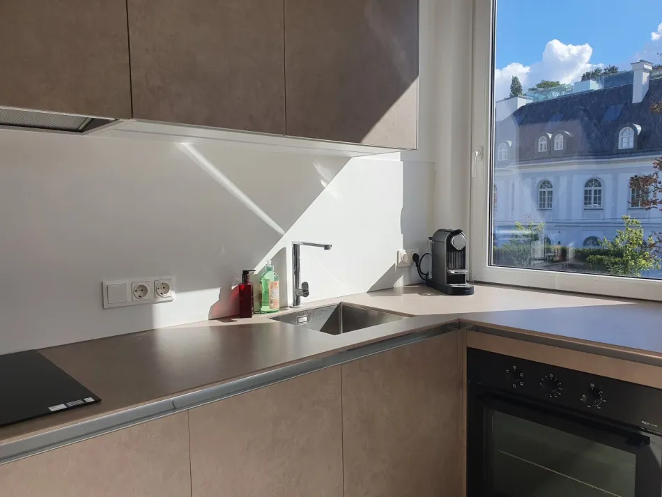 Hochwertig saniert MITTEN IN GRINZING! MÖBLIERTE KLEINWOHNUNG MIT DACHTERRASSE - Bild