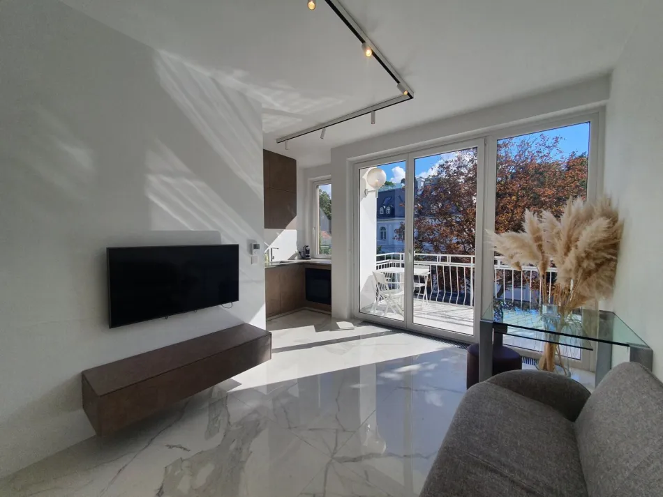 Hochwertig saniert MITTEN IN GRINZING! MÖBLIERTE KLEINWOHNUNG MIT DACHTERRASSE - Titelbild