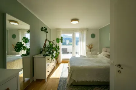 Schlafzimmer mit großer Terrasse im Obergeschoß