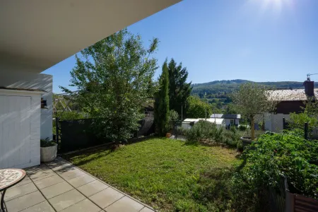 Terrasse und Eigengarten