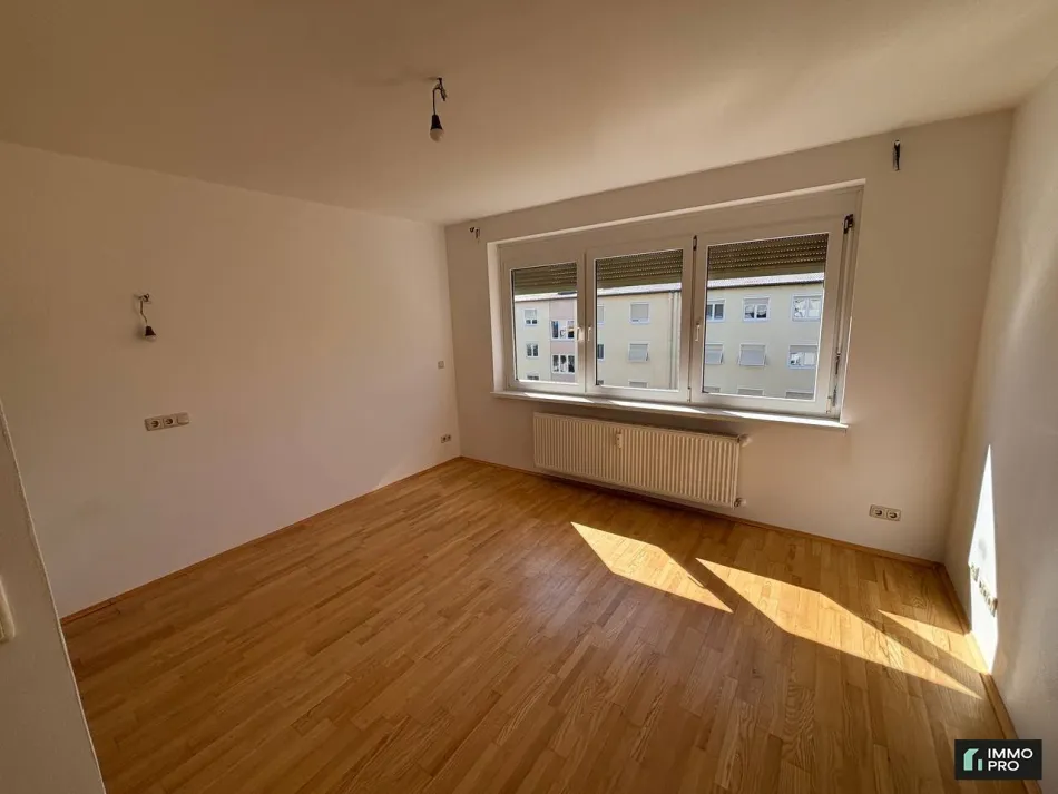 Helle 1-Zimmer Wohnung mit Einbauküche - Bild