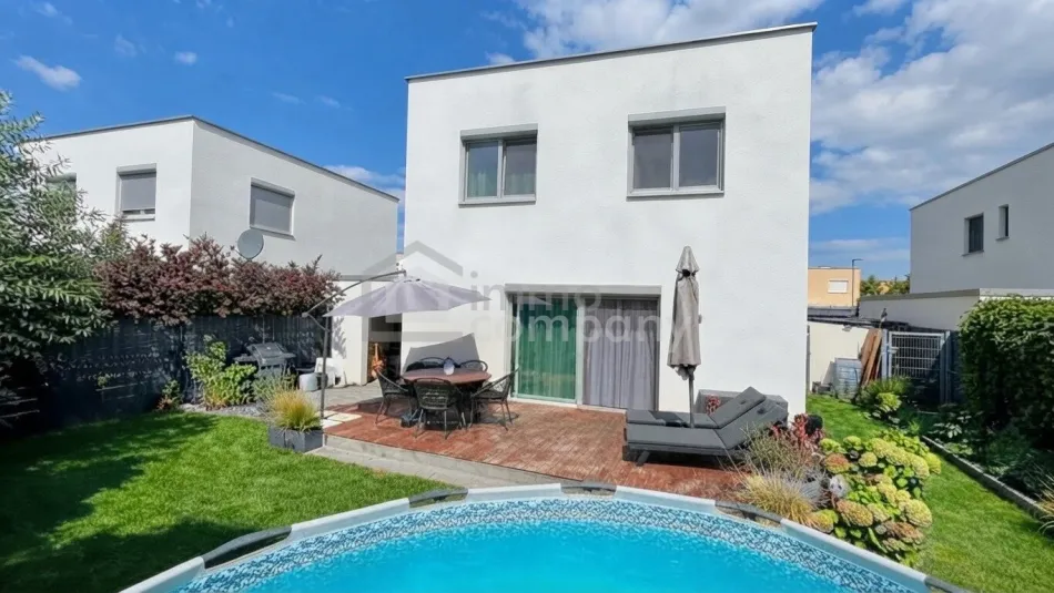 WOHNEN BEI WIEN: Energieeffizienter Familientraum mit Pool, 6 Zimmern und Südgarten - Titelbild