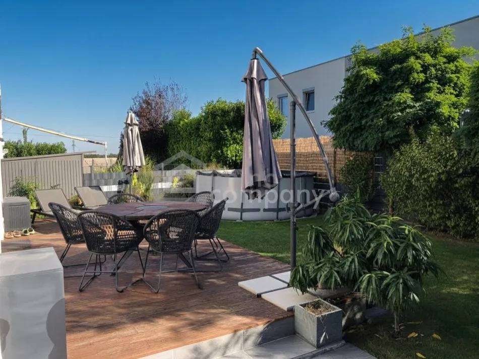 WOHNEN BEI WIEN: Energieeffizienter Familientraum mit Pool, 6 Zimmern und Südgarten - Bild