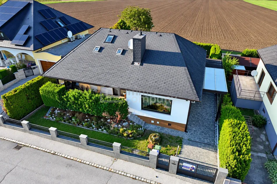 Klimatisiertes Haus mit Weitblick zu verkaufen! Garage, vollunterkellert, uvm. - Titelbild
