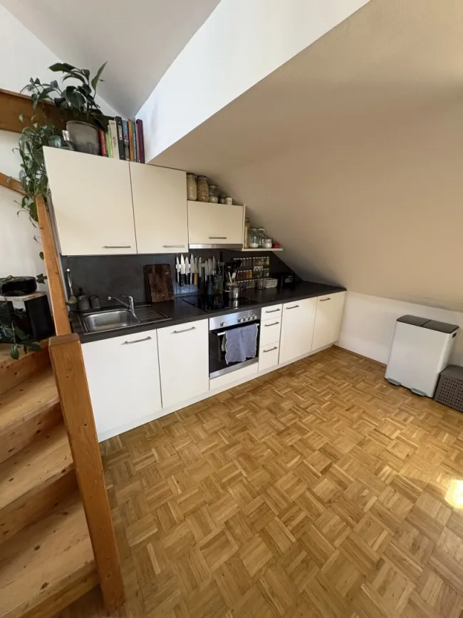 Charmante Dachgeschosswohnung mit Galerie und großzügigem Wohnbereich - Titelbild