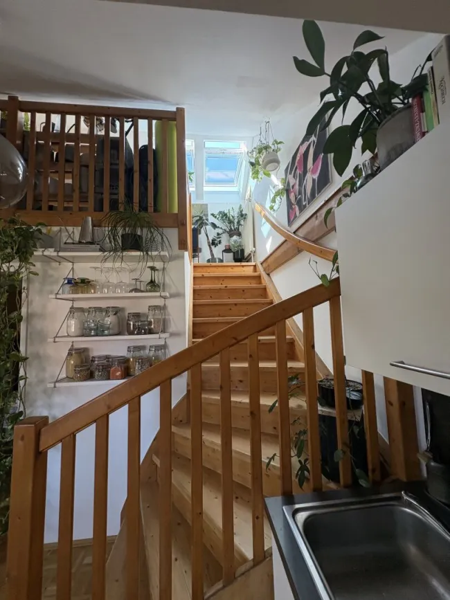 Charmante Dachgeschosswohnung mit Galerie und großzügigem Wohnbereich - Bild