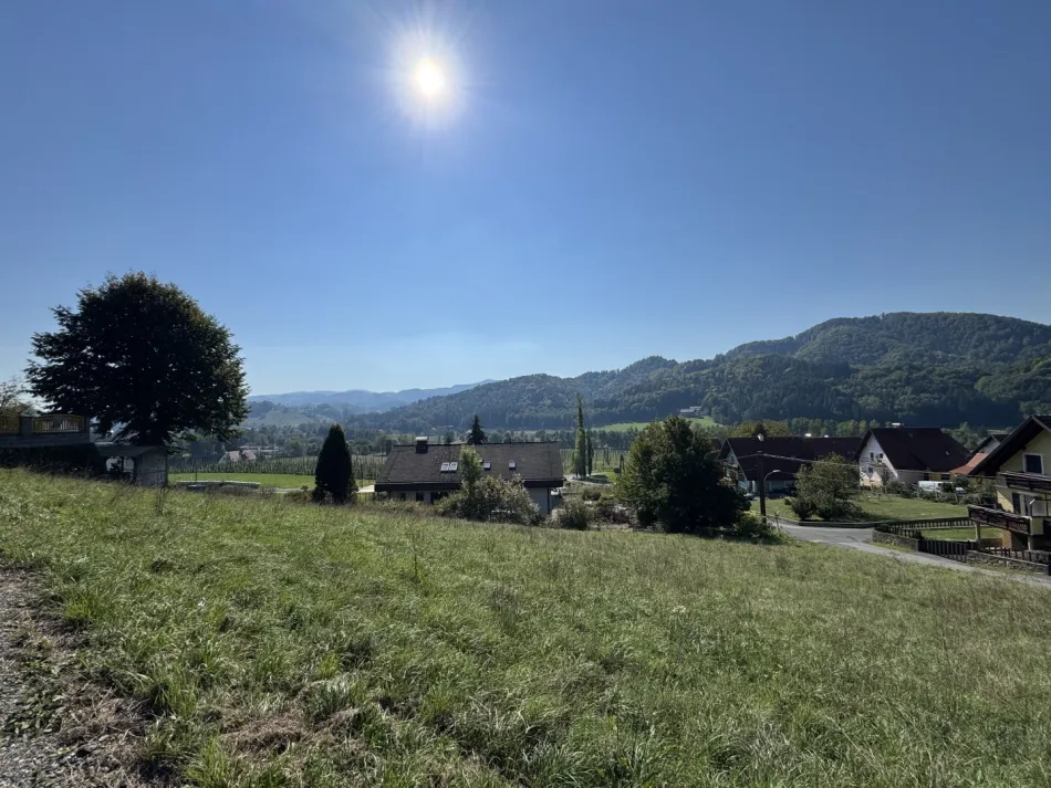 Traumanwesen in Traumlage: Sonniges Grundstück mit Panoramablick in Leutschach an der Weinstraße - Bild