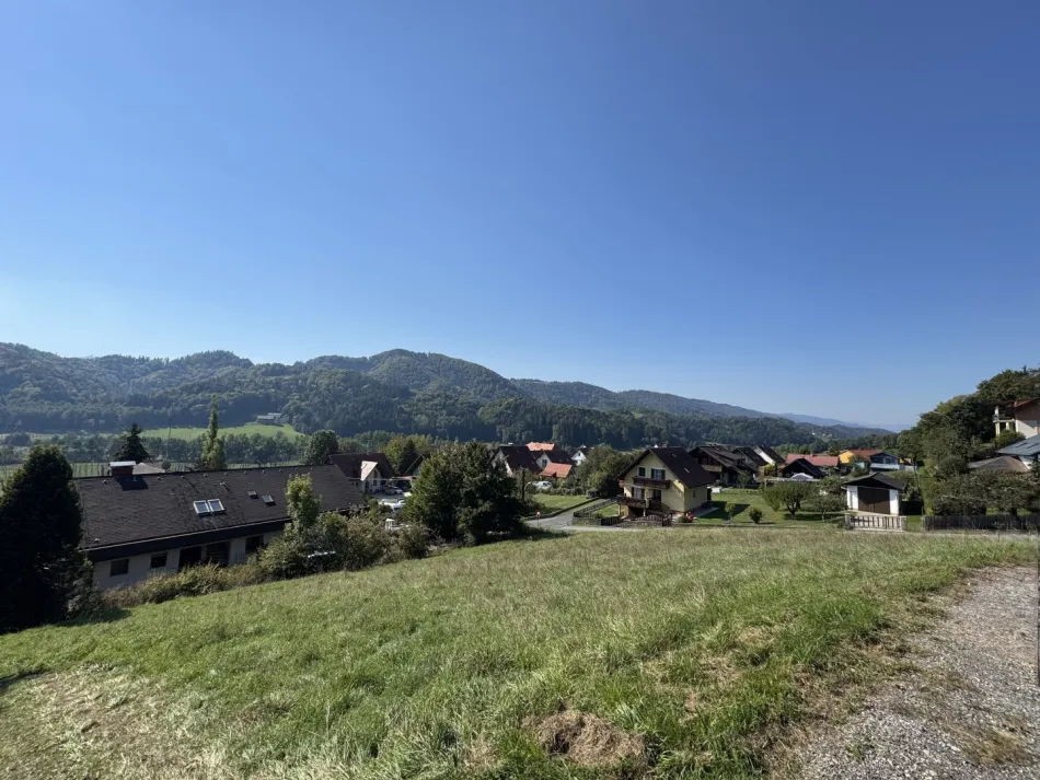 Traumanwesen in Traumlage: Sonniges Grundstück mit Panoramablick in Leutschach an der Weinstraße - Bild