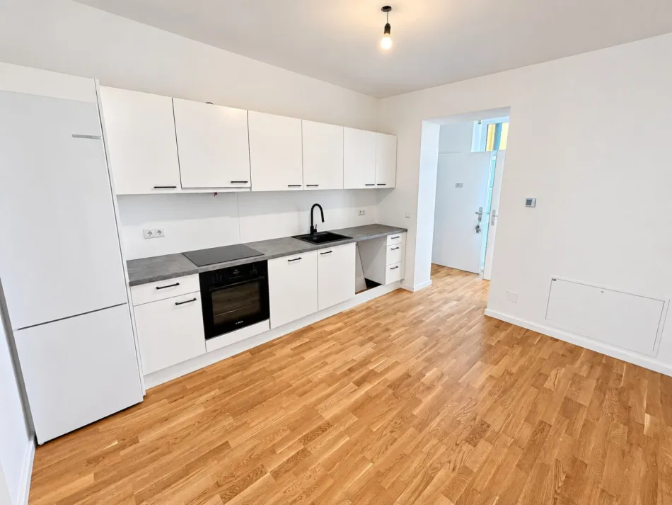 Lichtdurchfluteter Erstbezug für Familie in Bad Vöslau: Zentral begehbare Wohnung - Titelbild