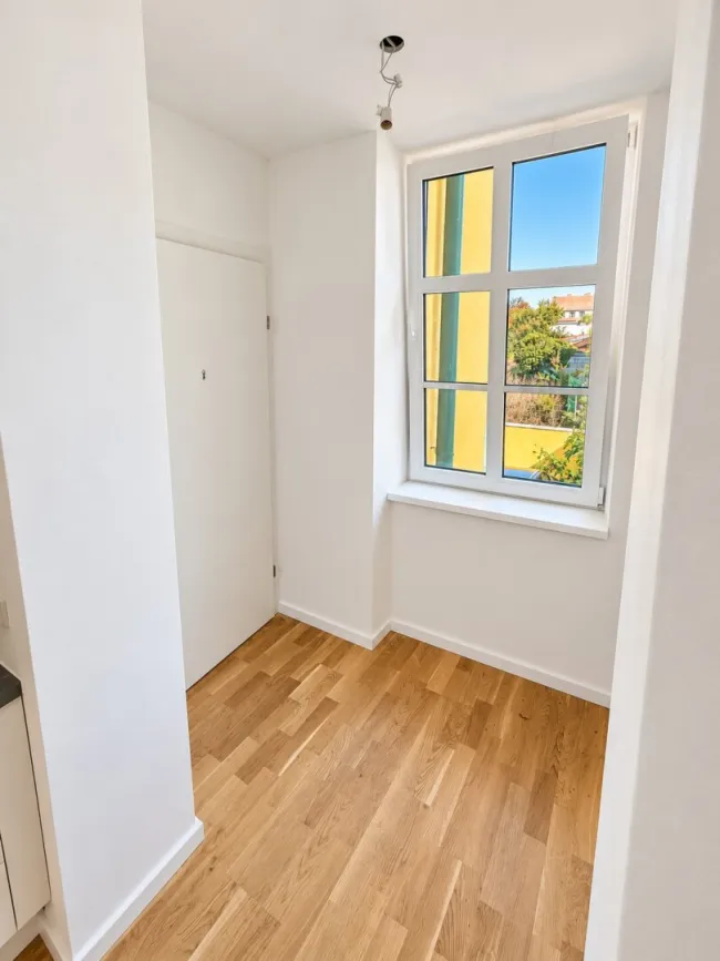 Lichtdurchfluteter Erstbezug für Familie in Bad Vöslau: Zentral begehbare Wohnung - Bild