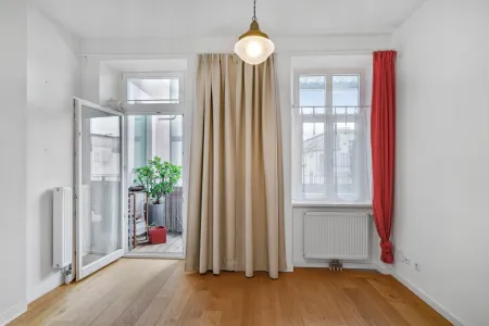 Zimmer 2, Zugang zum Balkon