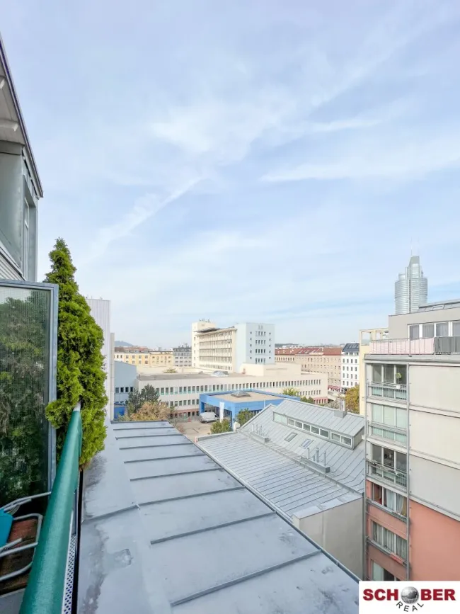 Dachgeschoss-Maisonette mit Terrasse in U-Bahn-Nähe - Titelbild