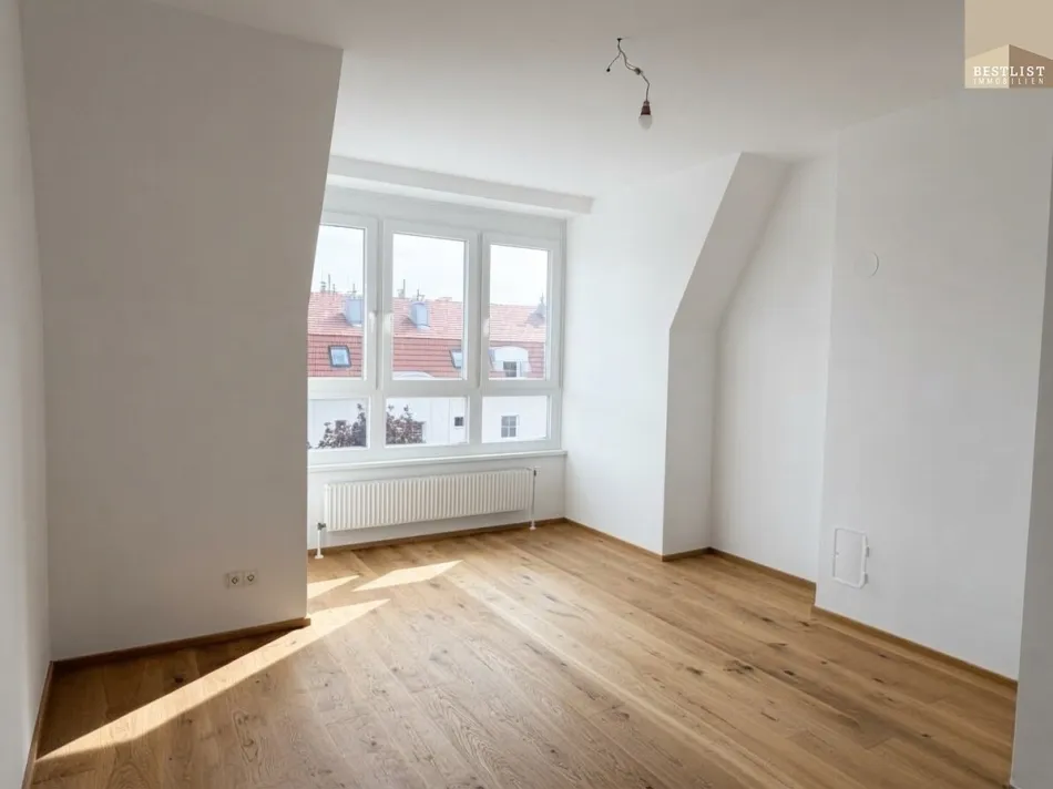 Lichtdurchflutete 3-Zimmer-Wohnung mit neuem Parkettboden, Grünblick und Garage - Bild