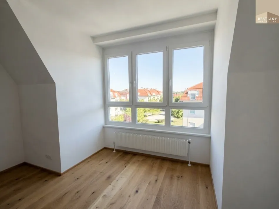Lichtdurchflutete 3-Zimmer-Wohnung mit neuem Parkettboden, Grünblick und Garage - Bild