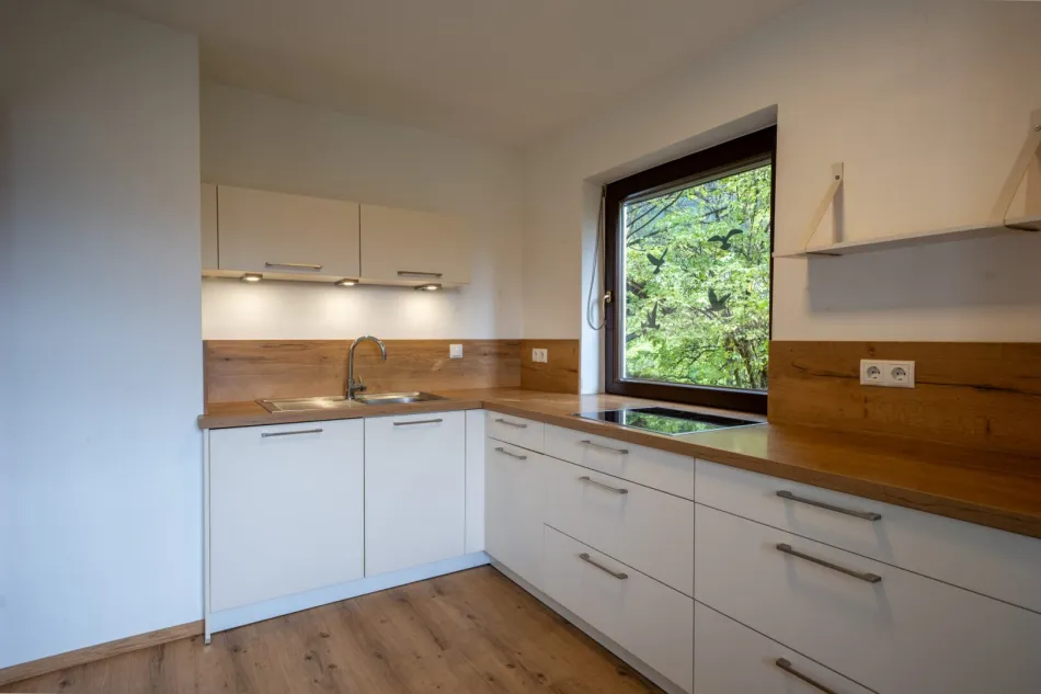 Charmantes Einfamilienhaus mit unverbaubarer Traumaussicht und 900m² Baugrund ! - Bild