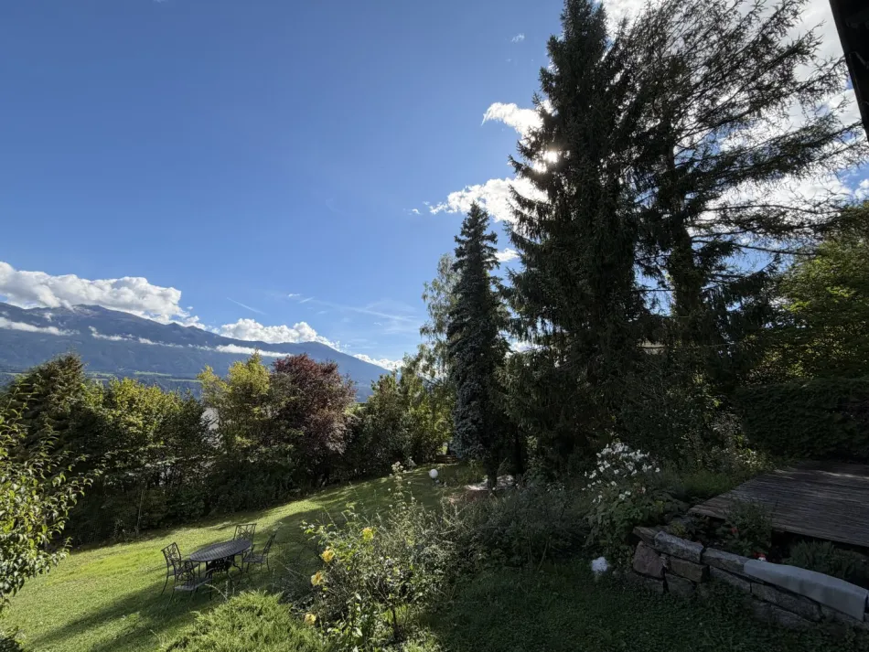 Charmantes Einfamilienhaus mit unverbaubarer Traumaussicht und 900m² Baugrund ! - Bild
