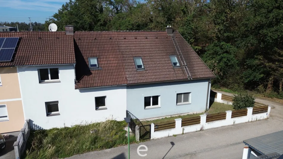 Wohnhaus mit viel Potential, Garten & Pool in Wels-Maxlheid - Titelbild