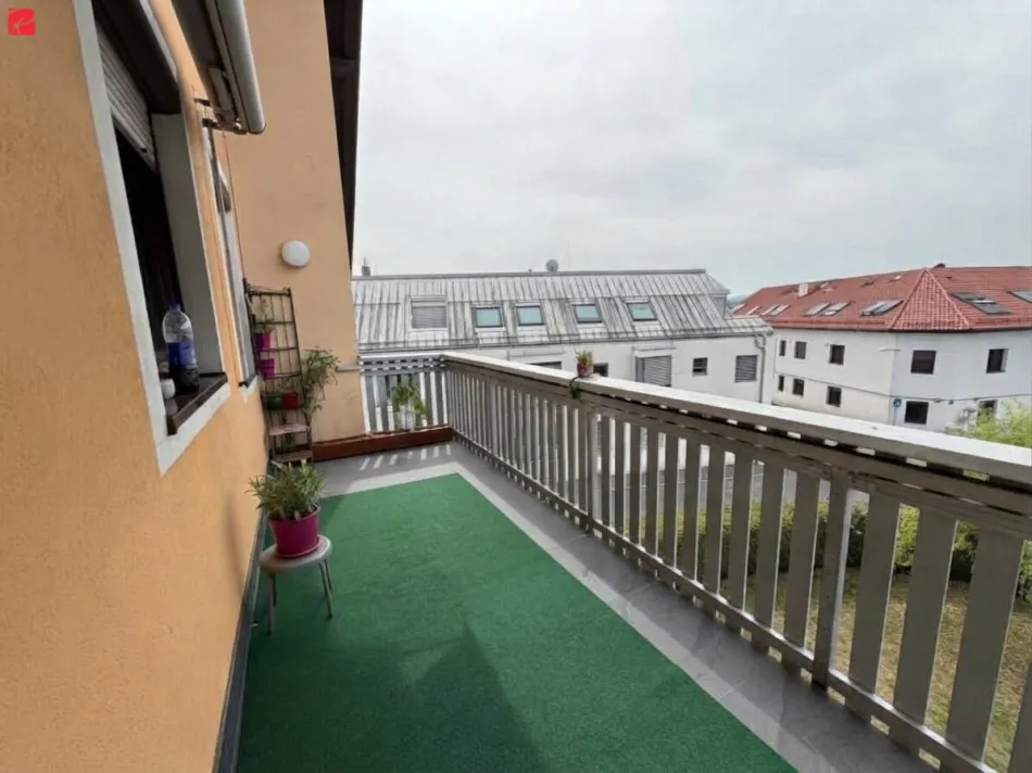 Vermieteter Wohntraum für Paare mit sonnigem Balkon - Titelbild