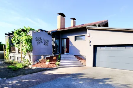 Bungalow mit Schwimmteich & Veranda