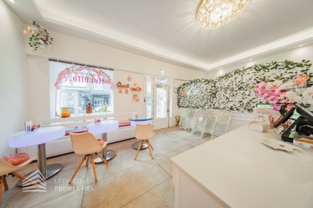 Voll ausgestattetes Café-Konditorei-Lokal – französischer Charme & betriebsbereit in lebendiger Lage