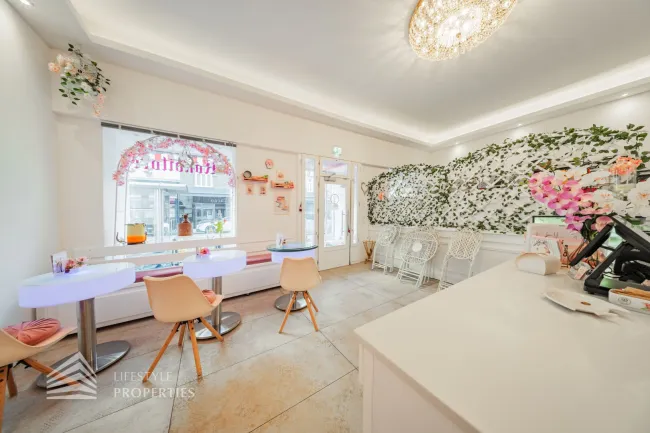 Voll ausgestattetes Café-Konditorei-Lokal – französischer Charme & betriebsbereit in lebendiger Lage - Bild