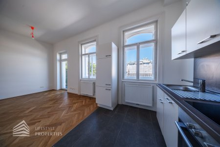 Garconniere mit Balkon in zentraler Lage