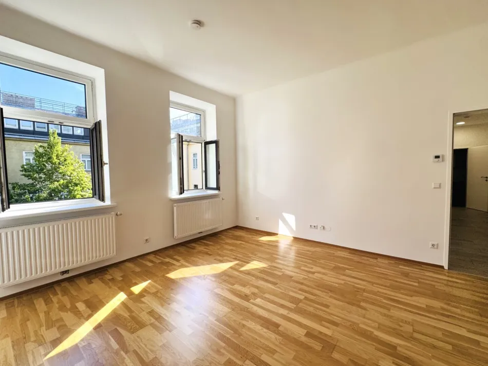 HOCHWERTIG AUSGESTATTETE WOHNUNG IN HELLER, RUHIGER HOFLAGE BEI U3 - Titelbild
