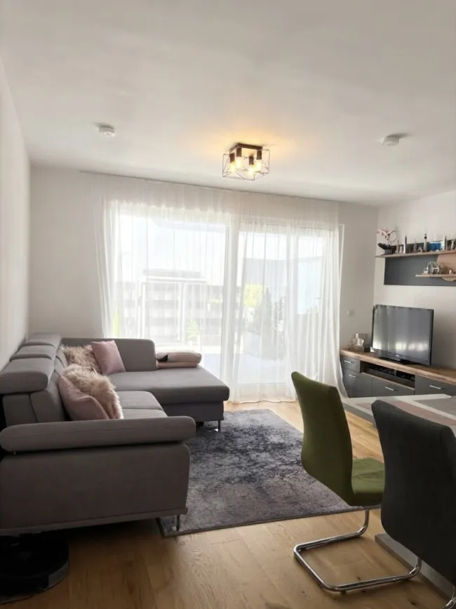 Charmante Erdgeschosswohnung mit großzügiger Terrasse, Garagenplatz und naturnaher Lage in 1220 Wien verfügbar ab 01.12. - Bild